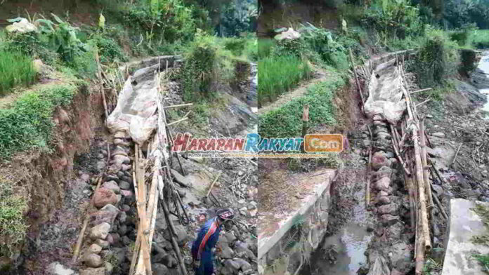 Petani Gardujaya Ciamis Minta Pemerintah Perbaiki Solokan yang Ambruk