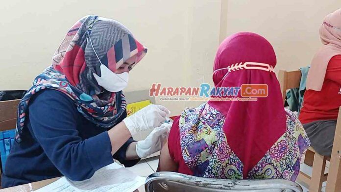 Santri dan Mahasiswa Ponpes Ar Risalah Ciamis Jalani Vaksinasi Merdeka