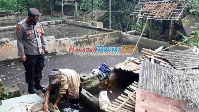 Saung Ambruk Timpa 2 Orang Hingga Tewas di Tasikmalaya
