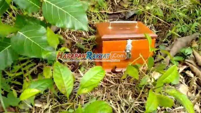 Warga Cimaragas Ciamis Temukan Kotak Amal Masjid Kosong di Kebun