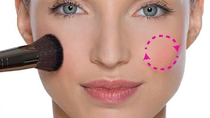 Blush On untuk Wajah Bulat Aplikasikan Sesuai Bentuk dan Warna Kulit