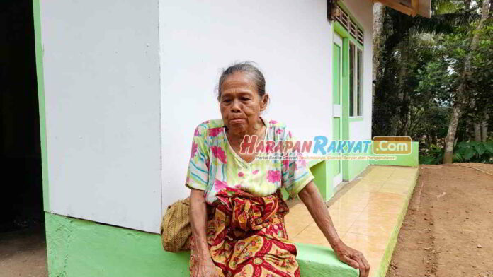 Hidup Sebatang Kara Nenek di Banjar Menyambung Hidup dari Seikat Lidi
