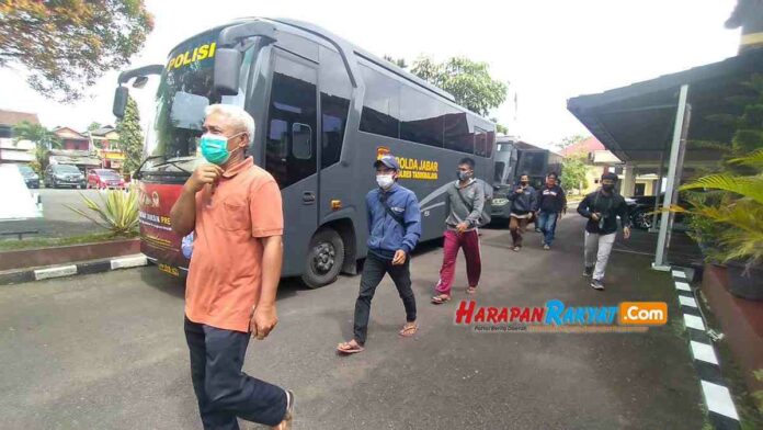 Jemput ratusan warga