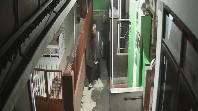 Kakek Curi Sepatu