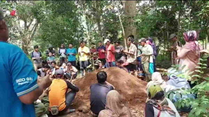Korban Tewas Akibat Miras Oplosan di Tasikmalaya Dimakamkan