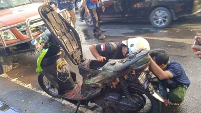 Sepeda Motor Terbakar Saat Dikendarai di Kota Banjar