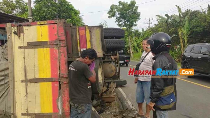 Truk Terjungkal di Kertahayu