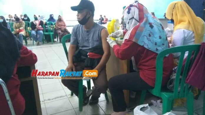 Warga Desa Ciakar Ciamis