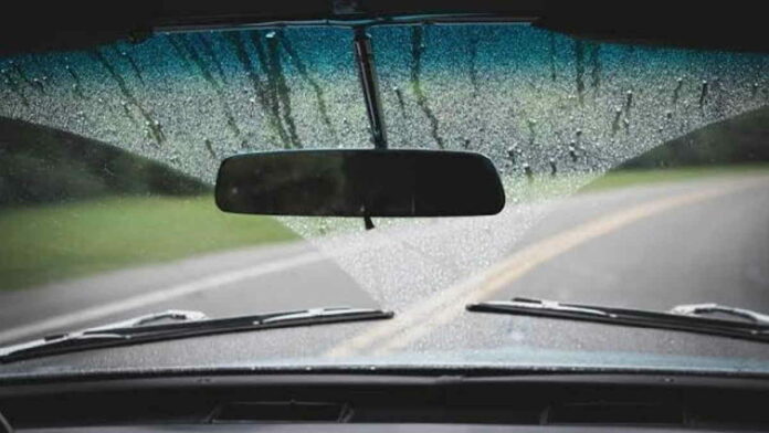 Kaca Mobil Buram saat Hujan, Kenali Penyebab dan Cara Mengatasinya