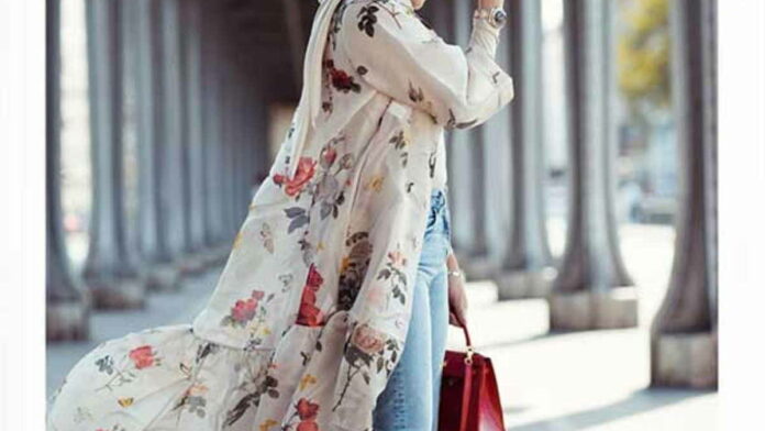 Outer Panjang Motif Bunga, Rekomendasi Gaya Kasual untuk Hijaber