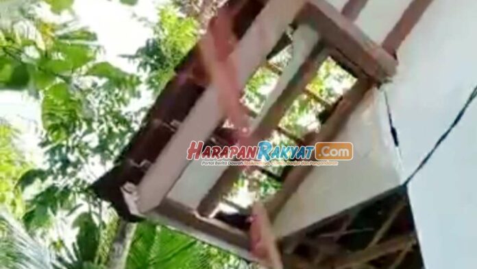Bangunan Posyandu di Cikaso Ciamis Rusak Setelah Tersambar Petir