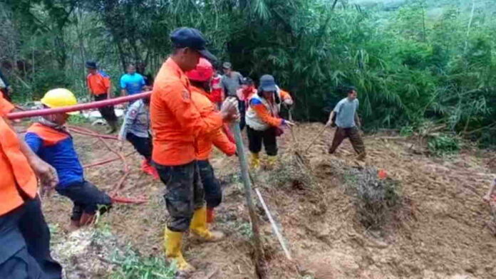 Desa Karyamandala Tasikmalaya Diterjang Longsor, Akses Jalan Terputus