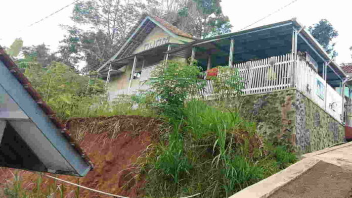 Tebing Setinggi
