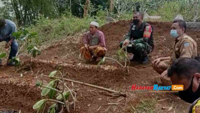 Kedua orang tua meninggal