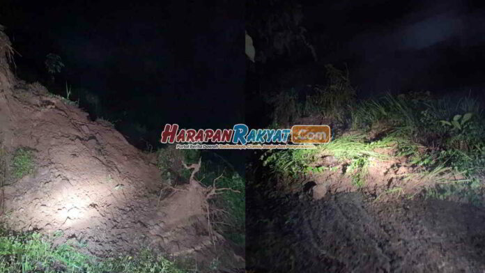 Longsor Tutup Jalan ke Lokasi Wisata Kampung Madu Banjaranyar Ciamis