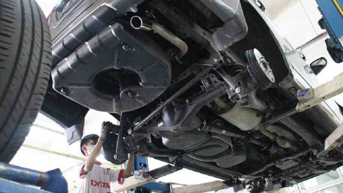 Membersihkan Kolong Mobil dengan Cara Aman dan Mudah Dimengerti