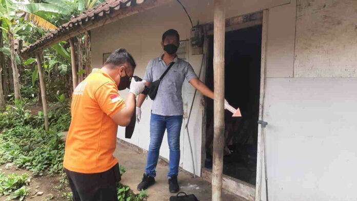 Warga Kota Banjar Temukan Mayat Lansia Membusuk di Rumahnya