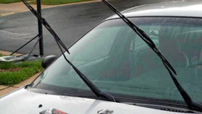 Wiper Kaca Mobil Seret dan Berdecit, Ini Penyebab Hingga Solusinya