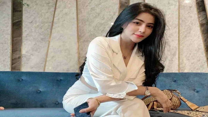 Sosok Tisya Erni, Selebgram Sekaligus Penyanyi yang Kerap Tampil Seksi
