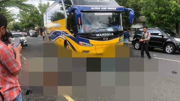 Bus Mandala Tabrak Pemotor di Ciamis