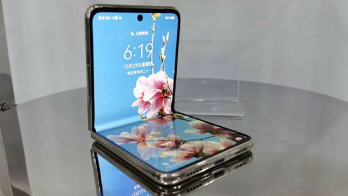 Desain Ponsel Lipat Clamshell Xiaomi Patenkan Sebagai Perangkat Baru