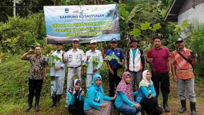 Jaga Sumber Air, Kampung KB Sauyunan Pangandaran Tanam Pohon