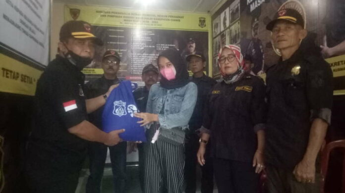 KBPP Polri Ciamis Salurkan Bantuan Puluhan Paket Sembako