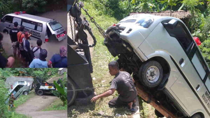 Mobil Jenazah RSUD Kota Banjar Terjun ke Kolam Ikan di Subang