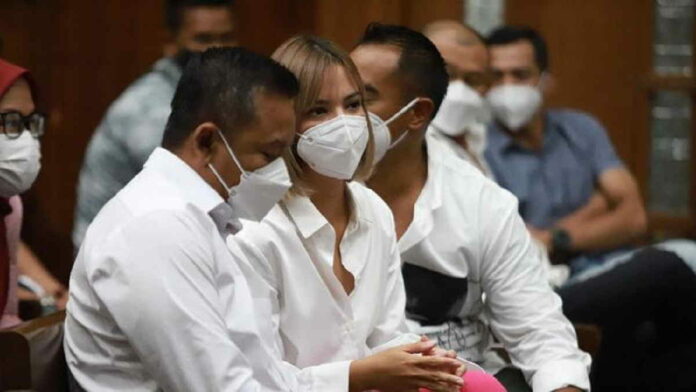 Nia Ramadhani Menangis Pada Sidang Hari Ini, Alasannya Terungkap