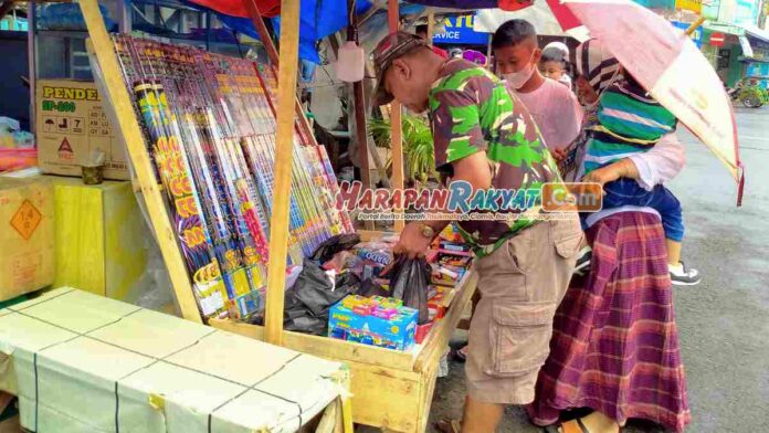 Penjual Kembang Api di Kota Banjar Diserbu Warga Jelang Tahun Baru