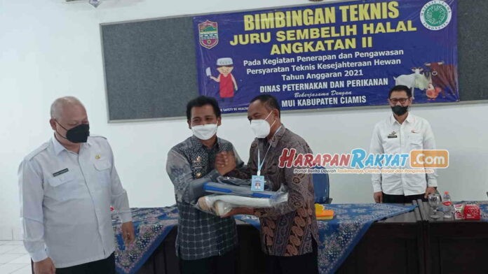 Puluhan Juru Sembelih Hewan di Ciamis Diberi Pelatihan