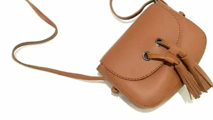 Tas Mini Selempang Desain Simple, Namun Tampilan Fashionable