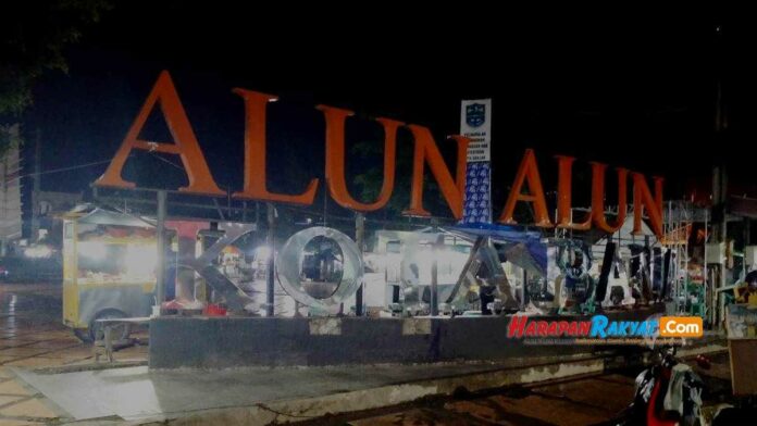 tutup alun-alun