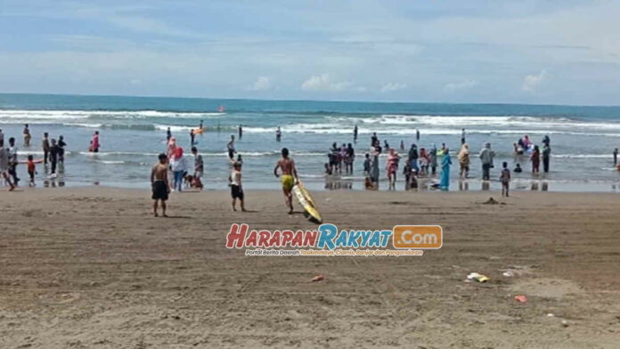 5 Pengunjung Pantai Pangandaran Nyaris Tenggelam Terseret Arus