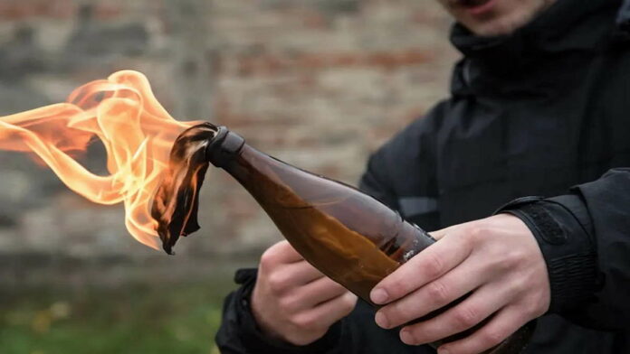 ASN Lempar Bom Molotov di Kantor Bupati Sampai Viral di Media Sosial