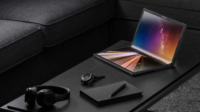 Asus Zenbook 17 Fold OLED Jadi Laptop Lipat Pertama Asus