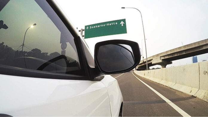 Cara Mengendarai Mobil Matic di Tol dengan Aman Tanpa Hambatan