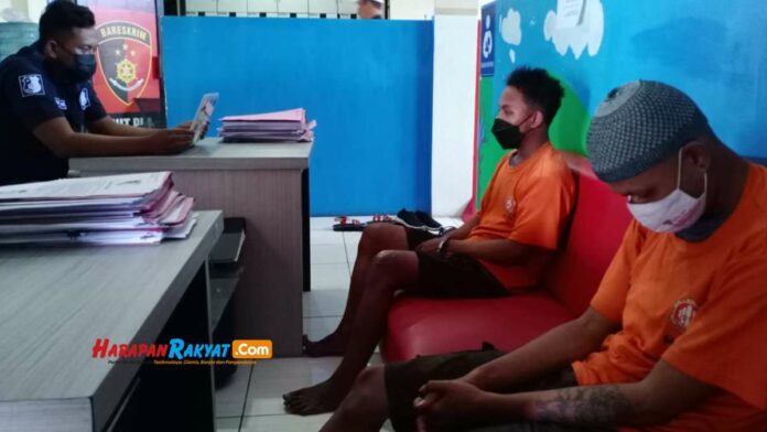 Dua Orang Pemuda di Tasikmalaya