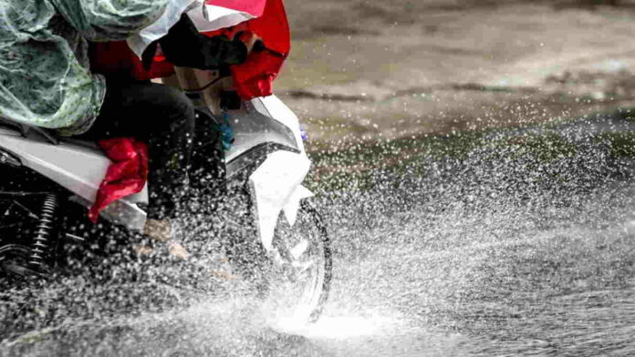 Efek Air Hujan Pada Motor Matic yang Sering Terjadi dan Cara Mengatasi