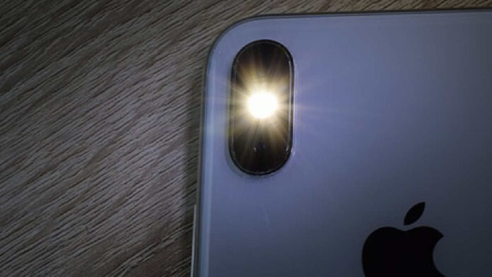 Flash iPhone tidak Menyala, Kenali Penyebab Sebelum Mengatasinya