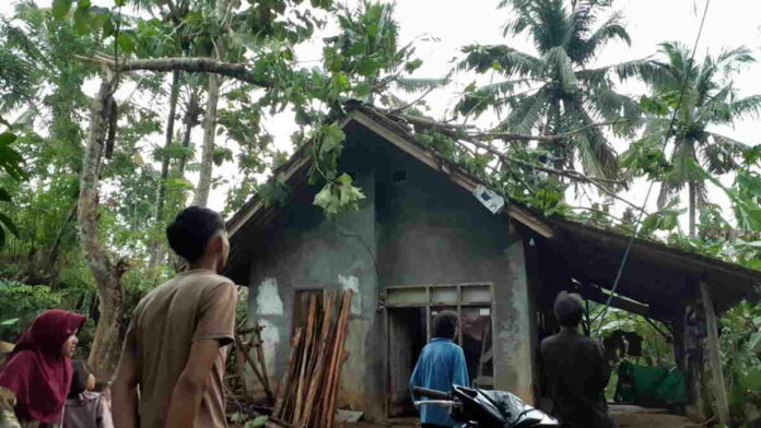 Hujan Deras, Belasan Rumah di Pamarican Ciamis Rusak