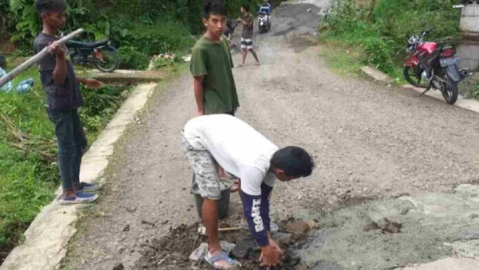 Perbaiki Jembatan Citenjo