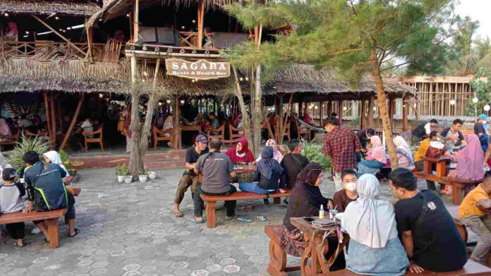 Libur Tahun Baru, Kampung Turis Pangandaran Diserbu Wisatawan