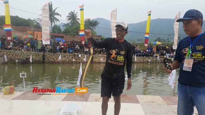 Lomba Ngurek Lubang di Tasikmalaya