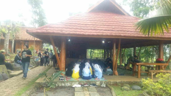 Meeting Sambil Rekreasi di Agrowisata Cibungureun Leuwi Keris Ciamis
