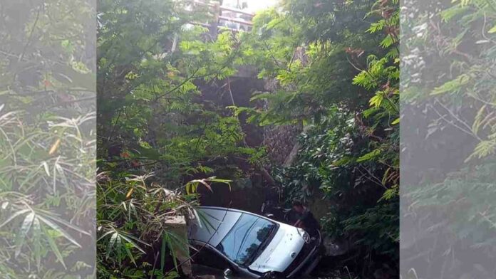 Mobil Terjun ke Sungai di Tasikmalaya