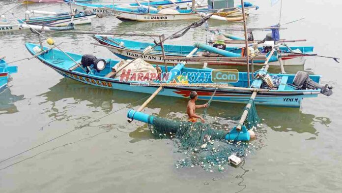 Pendapatan Nelayan Pangandaran Menurun