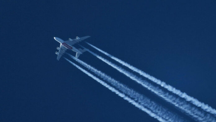 Asap Chemtrail di Langit, Pesawat Ini diduga Sebagai Penyebab Omicron!