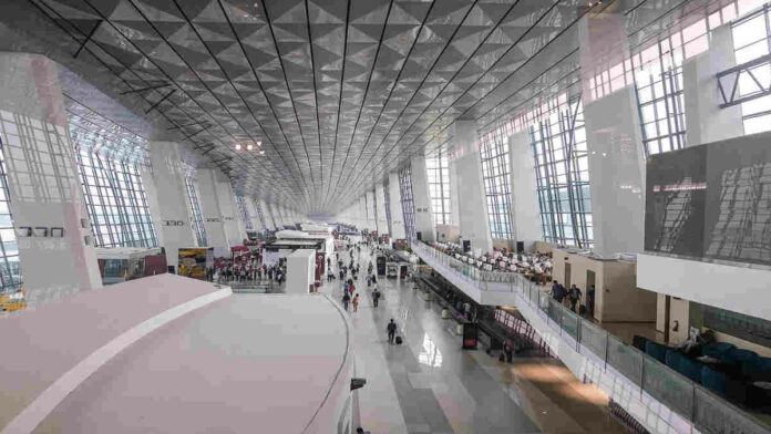 Atap Terminal 3 Soetta Bocor Seperti Air Terjun Hingga Menjadi Viral