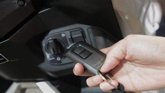 Cara Menggunakan Smart Key Scoopy Termudah, Simak Tutorialnya Ini!